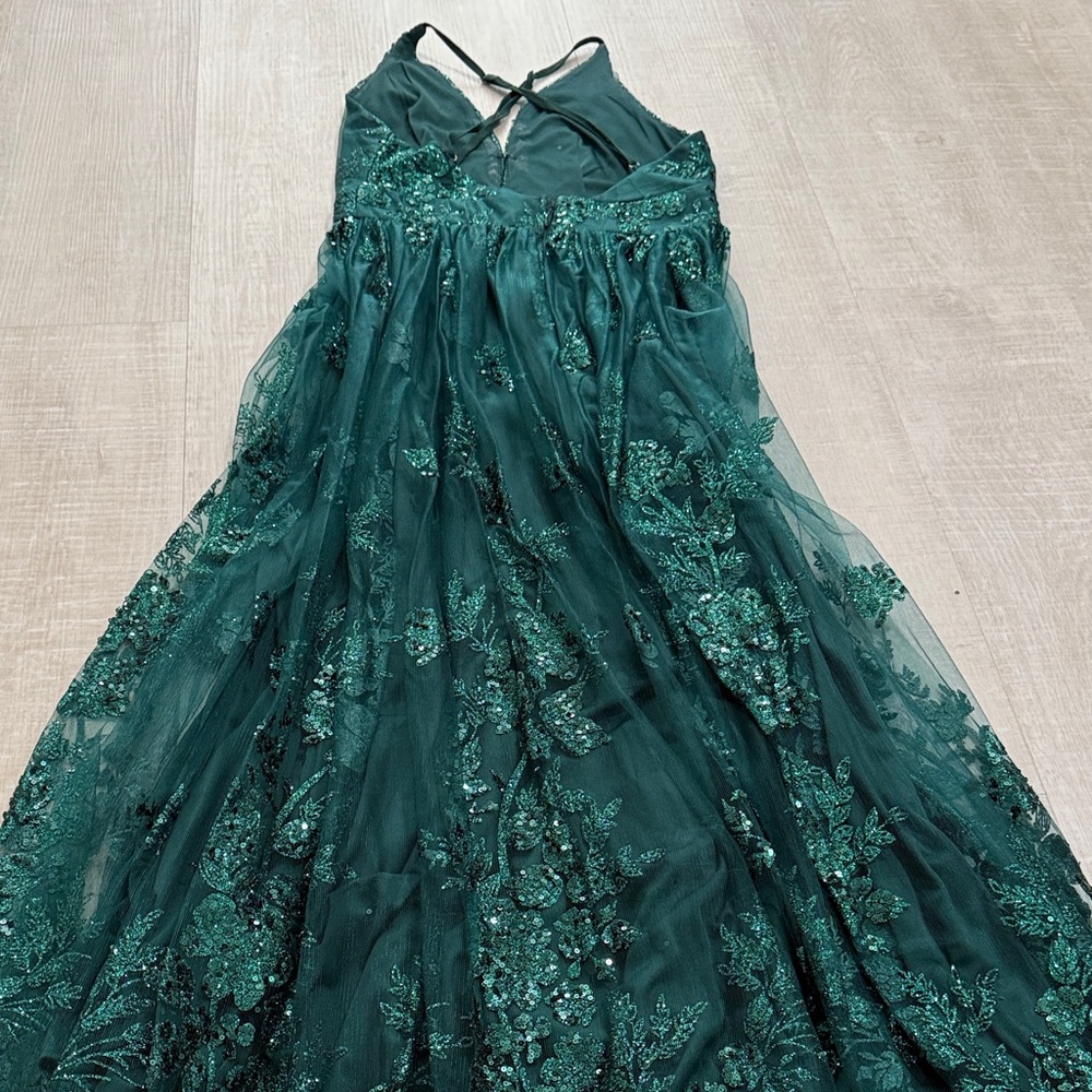 Windsor Emerald V-Neck Sequin Lace Prom, Wedding Guest, Gala Dress size- small - Picture 10 of 11